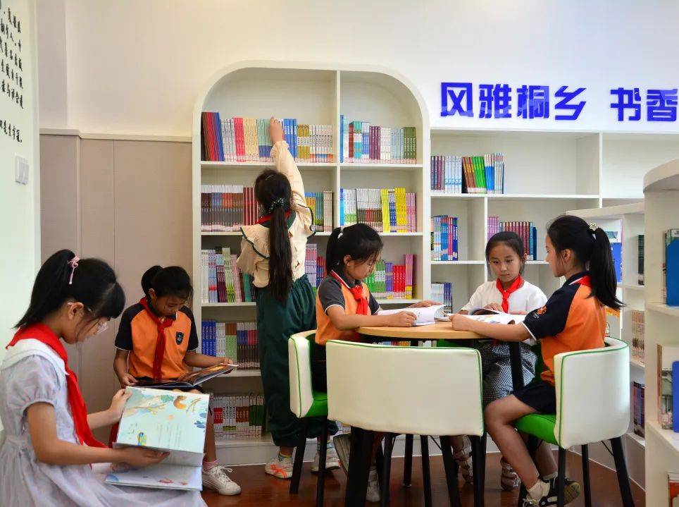 学校之声|浙江教育报点赞桐乡伯鸿校园书屋!