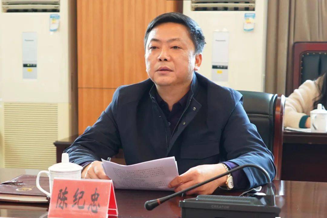 陈纪忠汇报奉城镇经济社会事业发展情况及党委领导人大进一步发挥人大