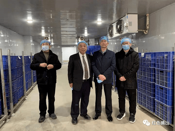 gdp和贫困标准关系_贫困山区的孩子图片(2)