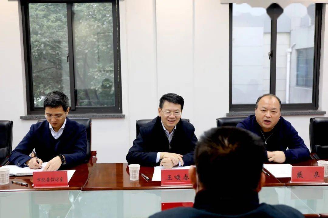 王唤春同志现场接待来访群众