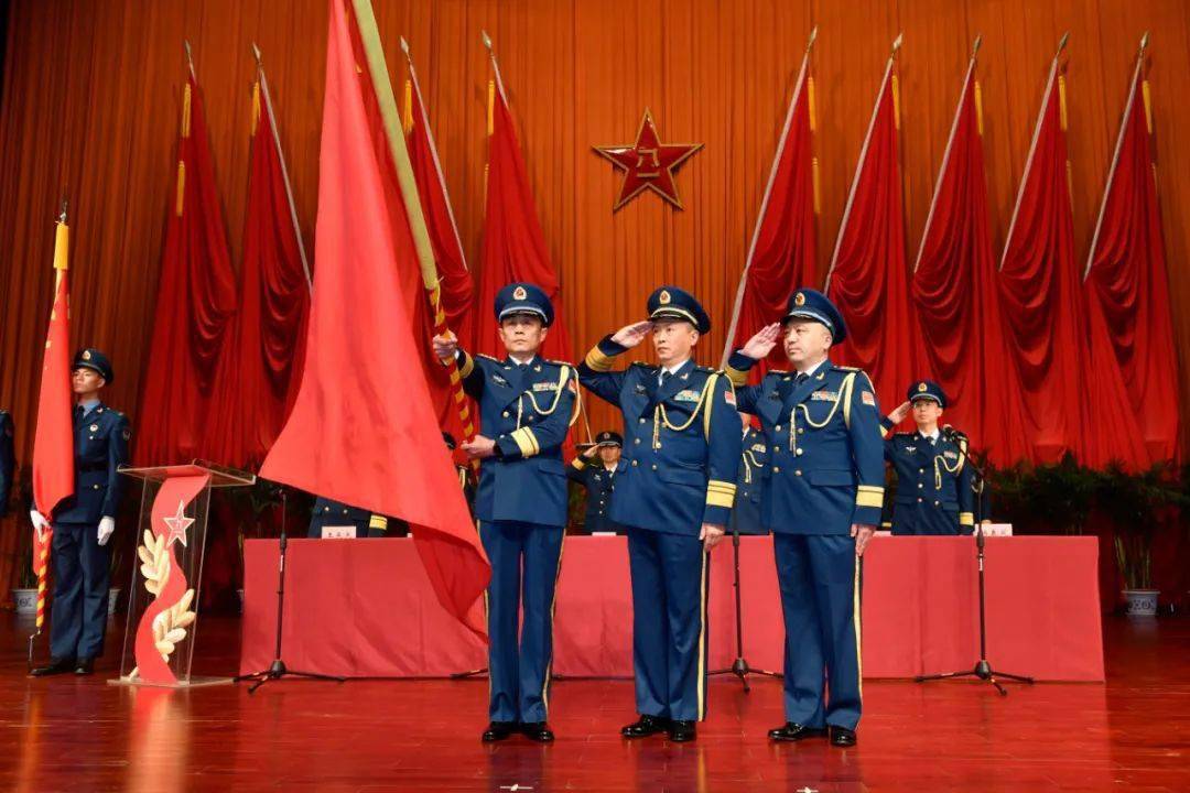 军校授旗,带你去看震撼现场!_军旗