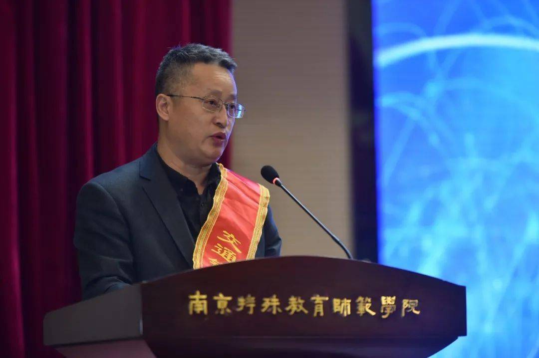 来自福建省南平市盲聋哑学校的李福洪,山东省东营市实验小学的李瑞江