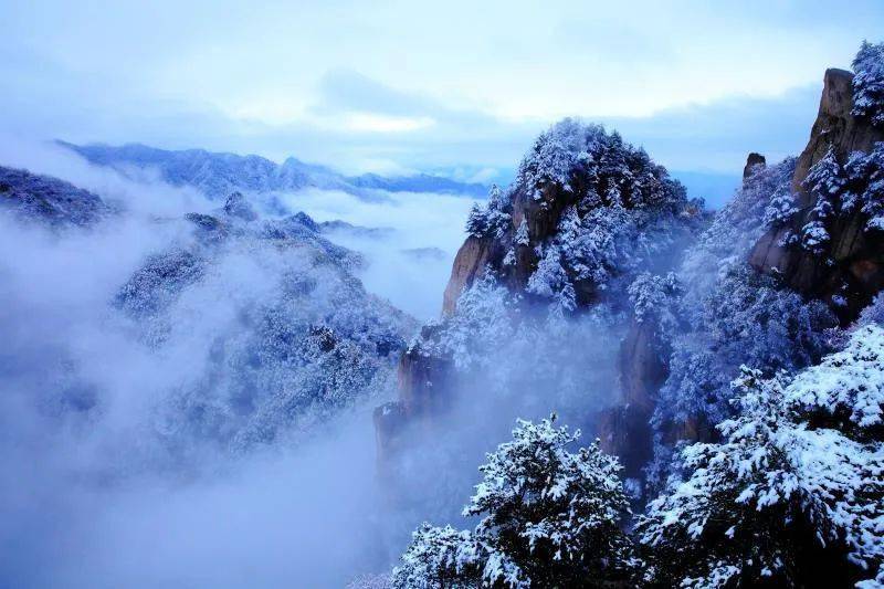 宝鸡天台山位于宝鸡市南部,秦岭山脉北麓.