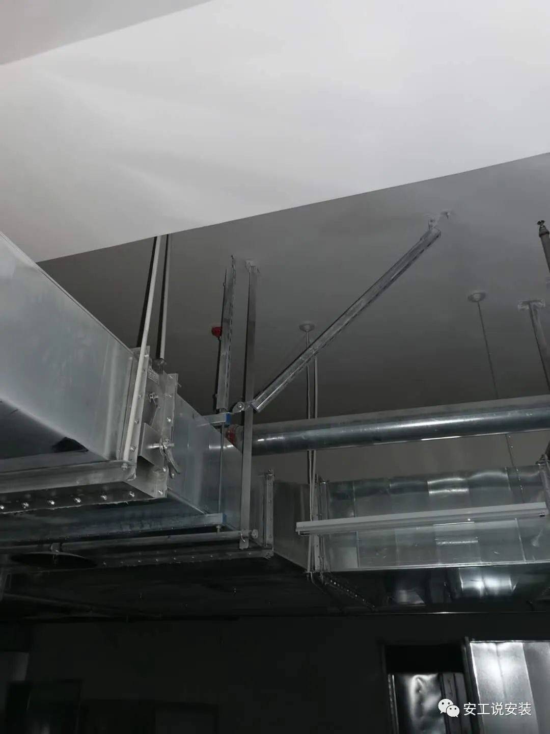 建筑防烟排烟系统技术标准---竖井风管安装方法 《建筑防烟排烟系统