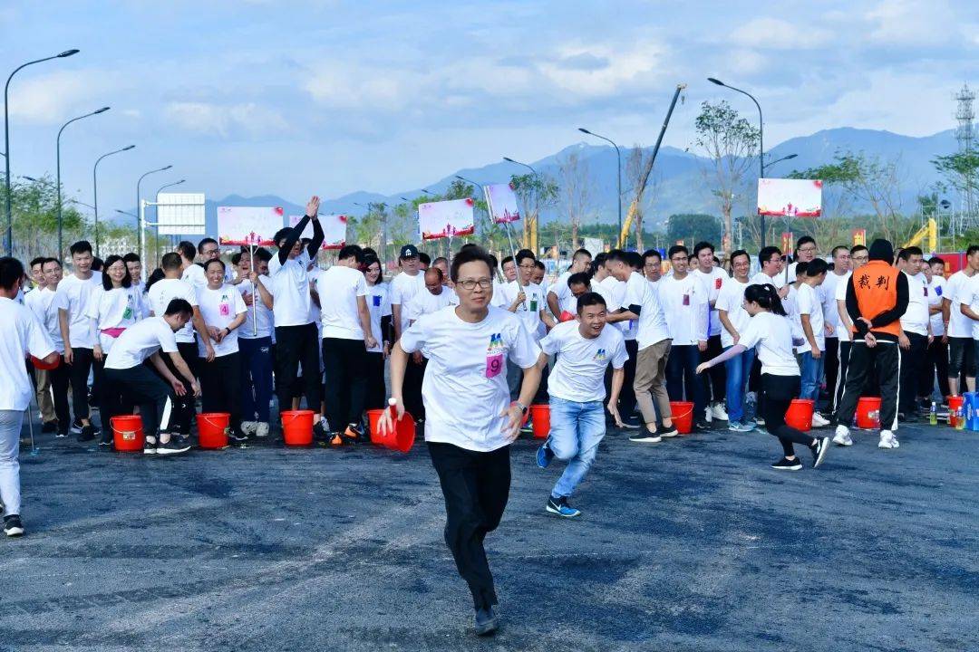 看这是马銮湾建设者的精气神