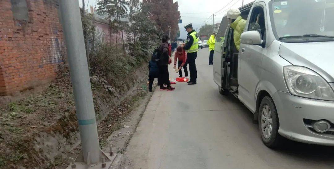 遭了江油发生一起交通事故三轮车驾驶员抢救无效死亡