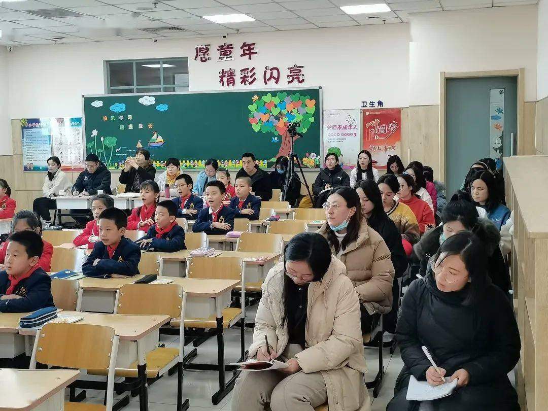 本次教研展示活动在王素娟校长的关心下,在教导处各位主任的指导下,侯