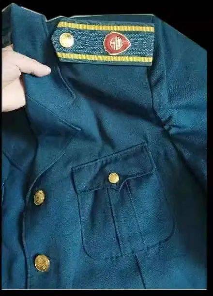 工商制服 1984年,全国工商部门实现了首次统一着装的灰色制服,从无