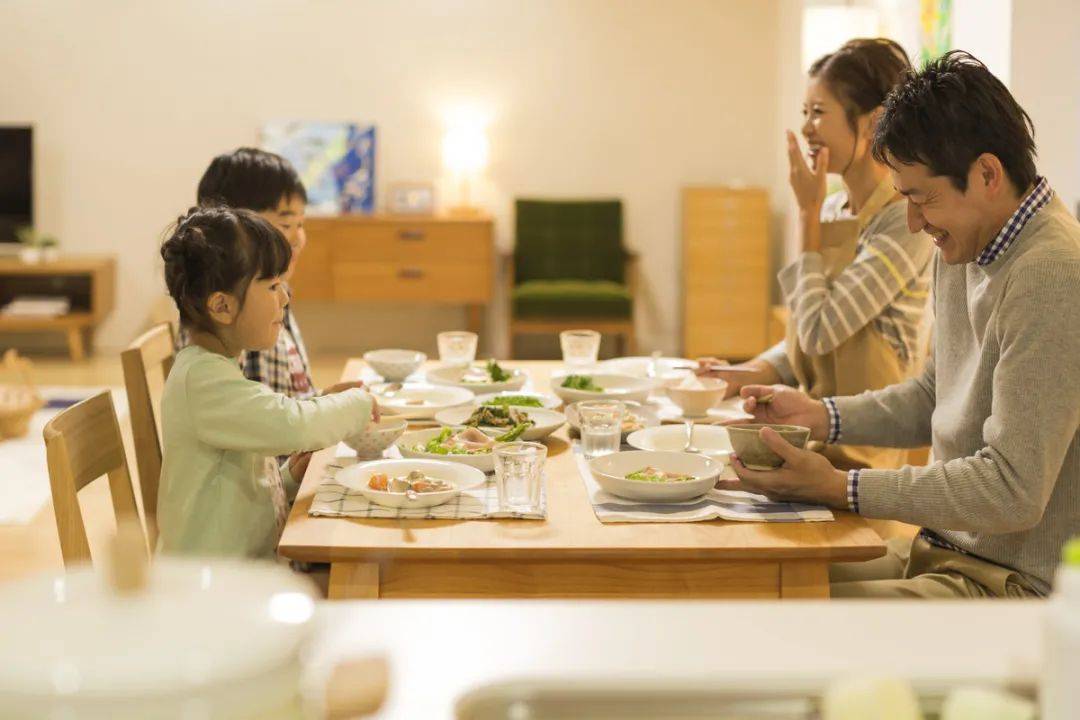 你有多久没跟家人一起吃饭了来看看日本北海道大家的食堂吧