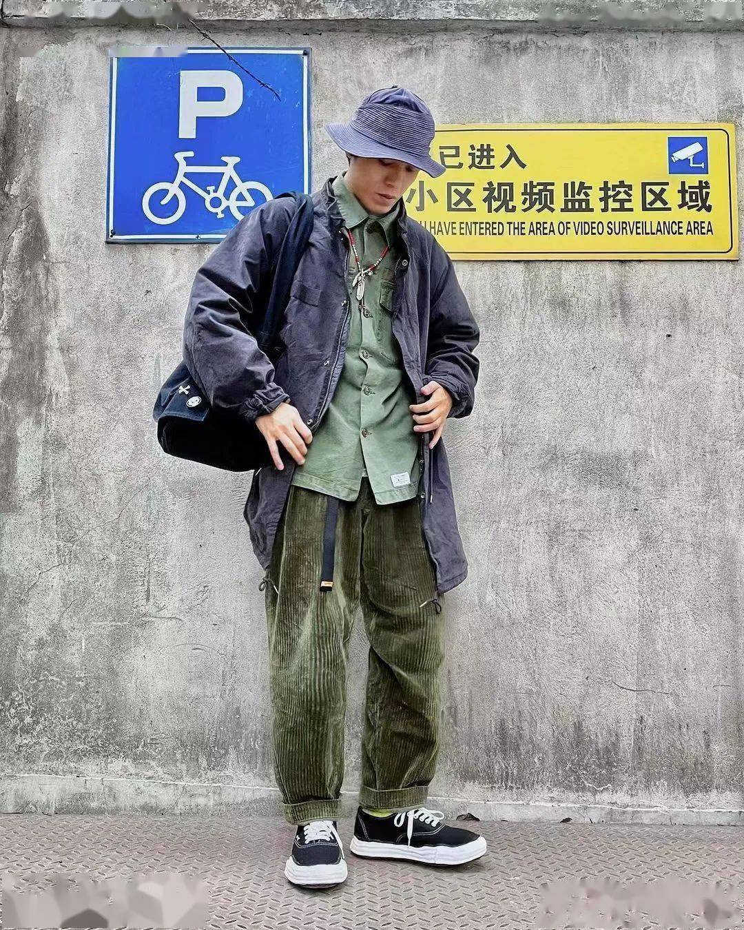 日潮穿搭型录——画画的baby日潮的bavy奔驰的小野马和带刺的玫瑰