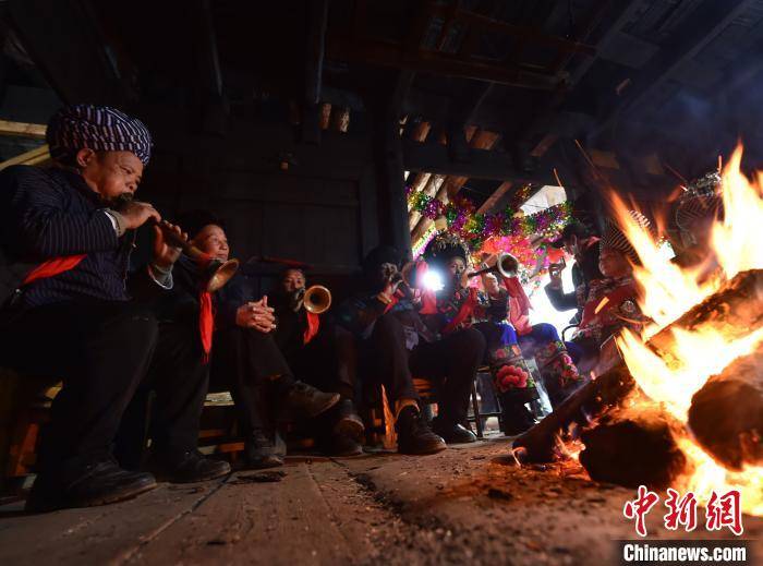 贵州松桃非遗“接龙”秀盛装