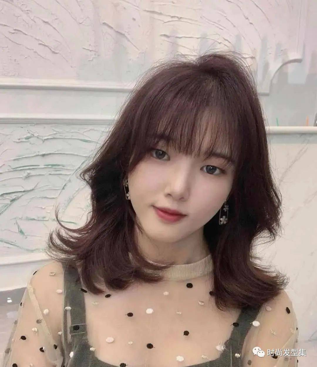 2021年秋季流行发型女,2021发型大脸 2021年流行 "精致烫"