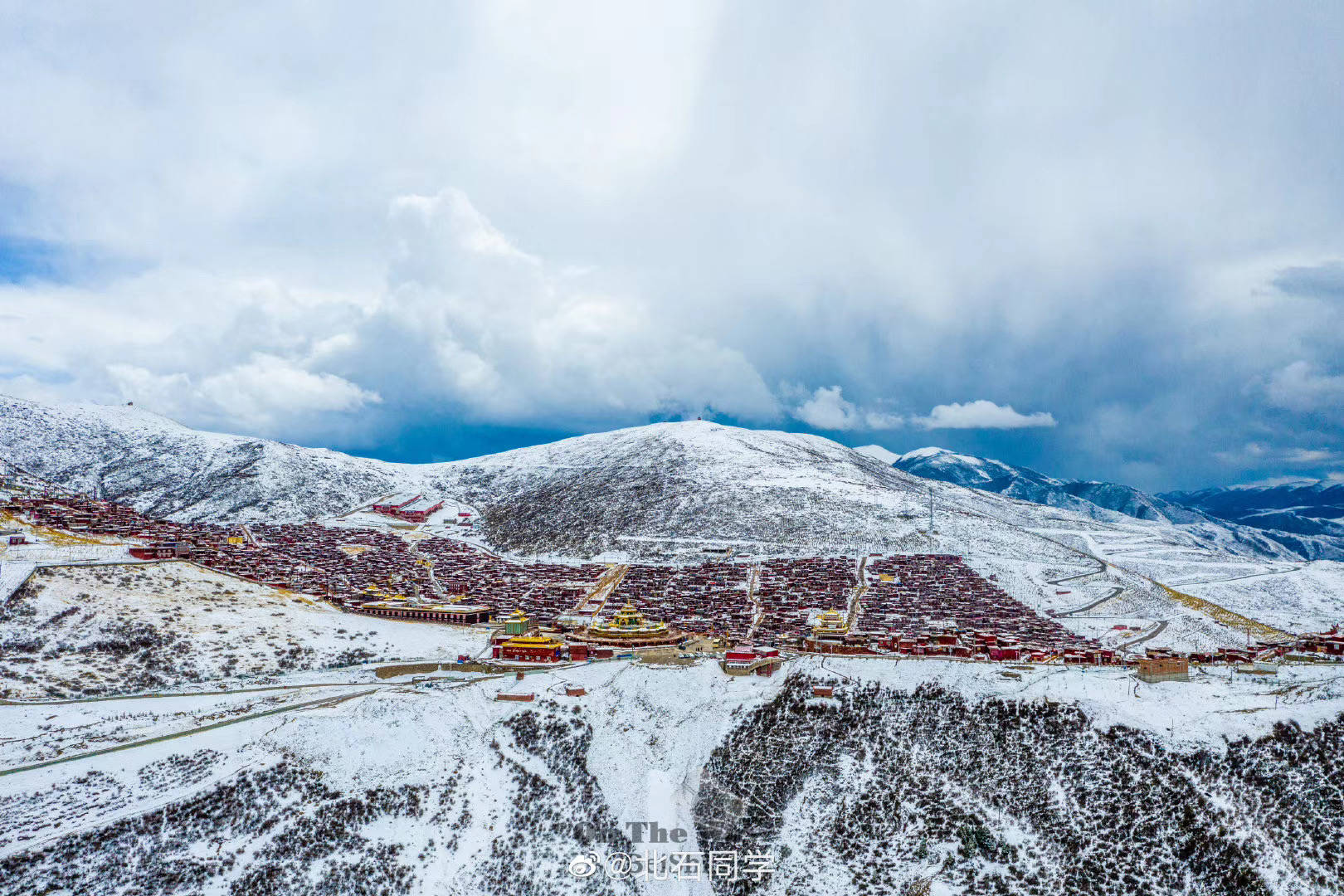 冬季去色达看雪,色达的美也藏在冬季的雪景深处