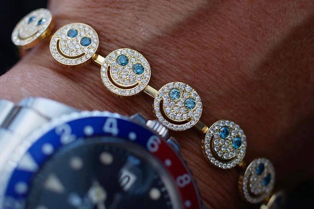 【kaiyun开云网页版】
笑脸图案“泛滥成灾”的时下 EYEFUNNY为何还能敏捷成名？(图4)