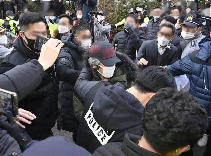 韩国"素媛案"罪犯出狱,民众和受害者父亲都怒了