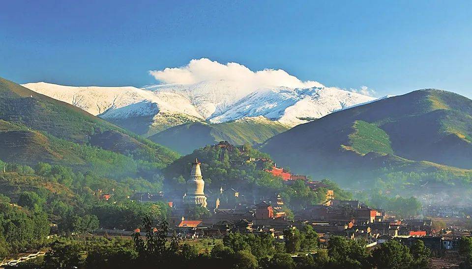 五台山景区提醒广大驴友及游客: 五台山五个台顶和周边区域沟壑纵深