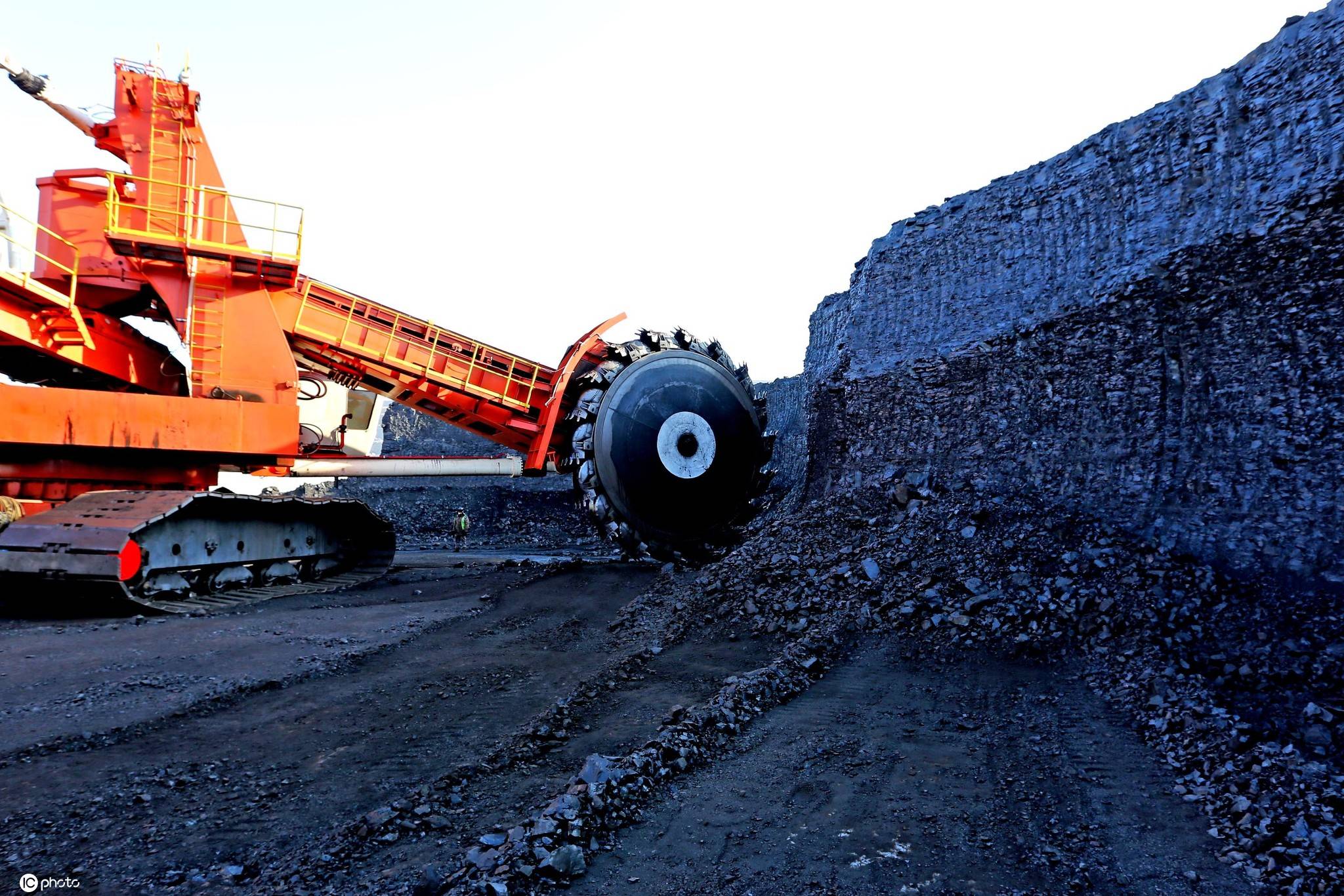 建设|新疆哈密：5G轮斗日采煤炭过万吨