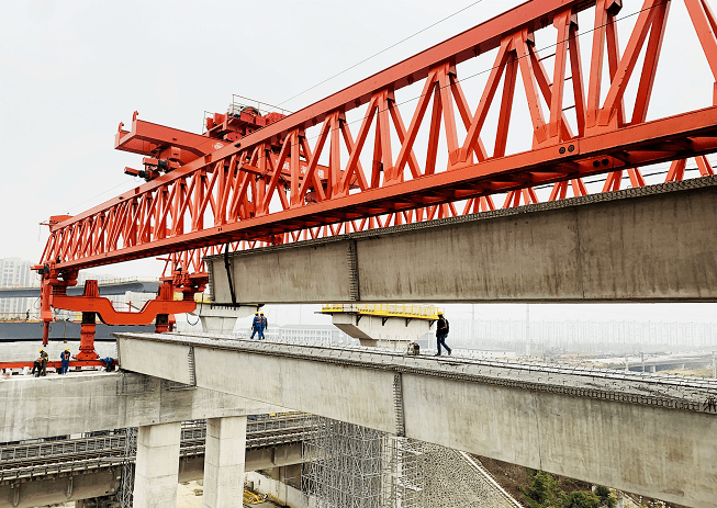 快速环路唯一涉铁段高架桥架梁 润扬北路互通"跨"铁道