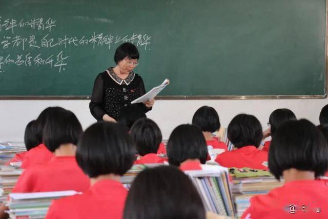 大山女孩诗中写爸爸是摩托车