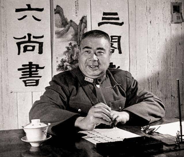 冯玉祥是蒋介石的结拜兄弟,曾在国民党担任高官;张克侠的公开身份是