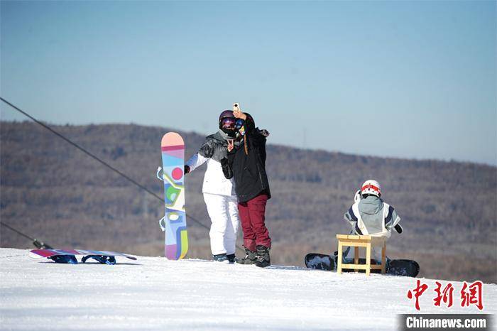 吉林抚松“绿生金”“雪变银” 倚山靠雪焕新生