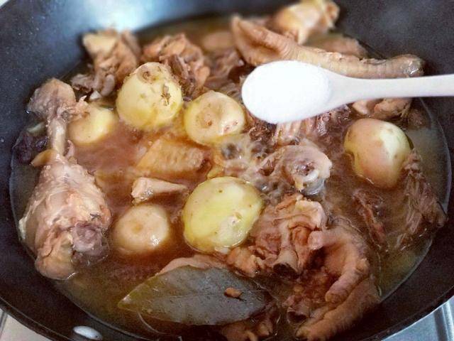 鸡块怎么炖好吃 f598225b311143dab3b92bb48675ba71.jpeg