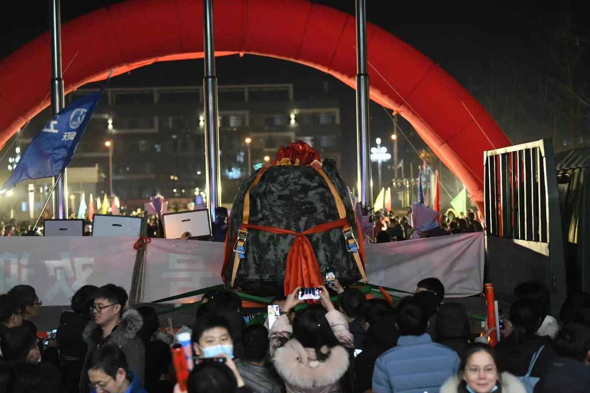 嫦娥|实拍嫦娥五号返回器回“娘家”，“娘家人”热烈欢迎变追星现场