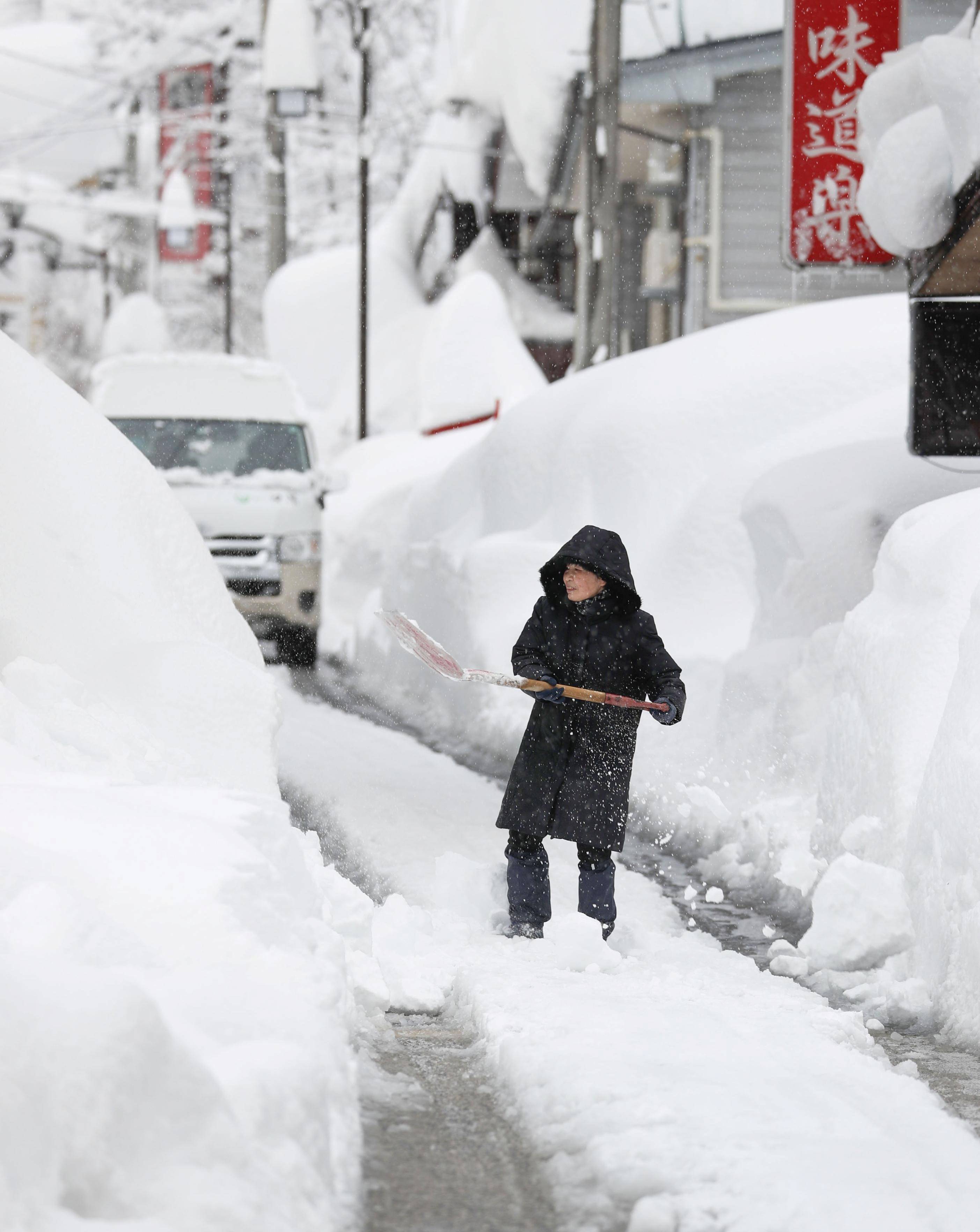 雪太大　日本約千輛車被困高速路 國際 第2張