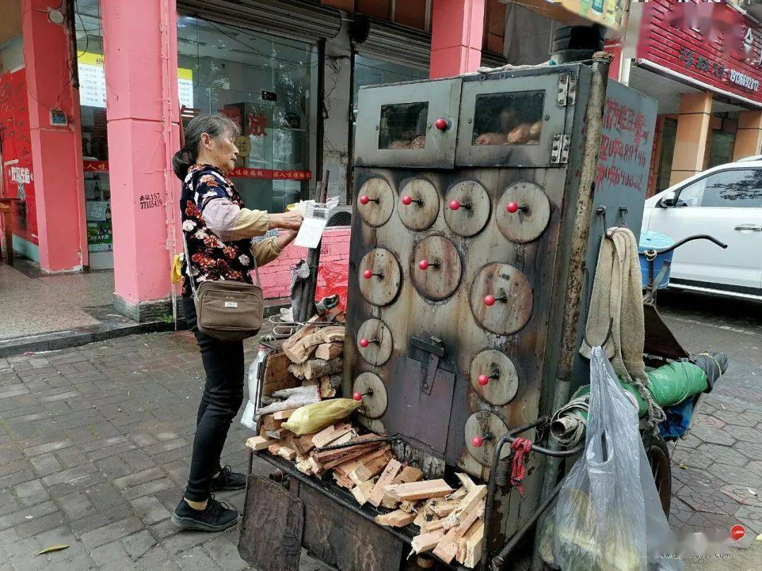 钦州港街头遇烤红薯神器少见这样的烤红薯好吃吗