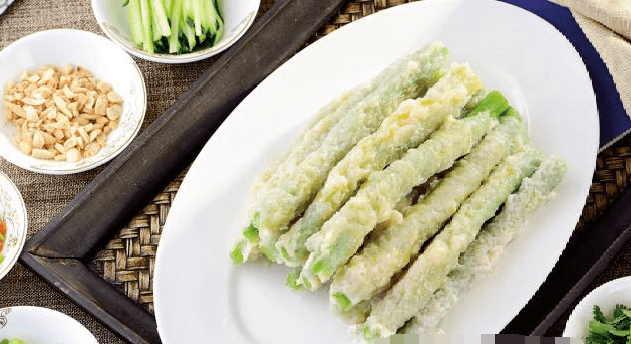 沾片子莜面栲栳栳,太原人既能把它当主食,也能把他当菜吃.