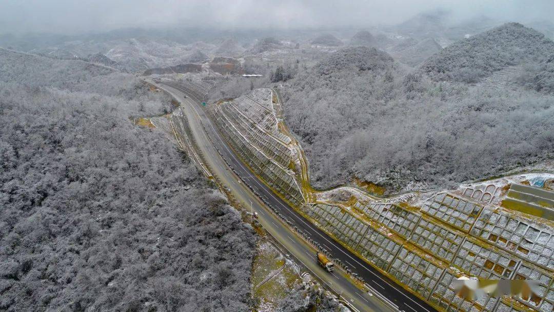 镇雄牛场至顶拉高速本月底通车下雪天高清组图流出太漂亮啦