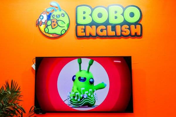 AG旗舰厅新东方在线AI互动课程BOBO英语即将上线(图1)