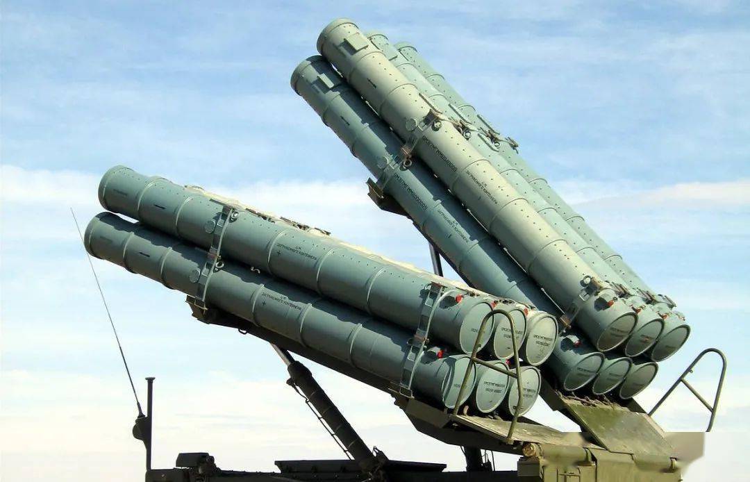 俄罗斯"山毛榉-m3"新型防空导弹系统在俄中部军区首次投入使用