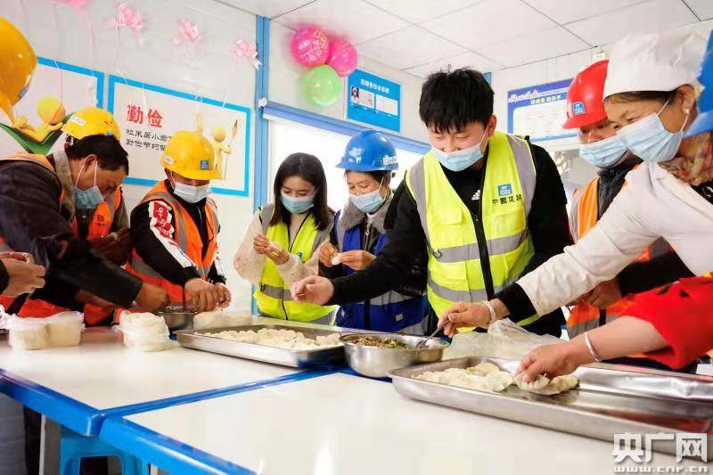 云南：“建筑工人回访日”为工友排忧解难