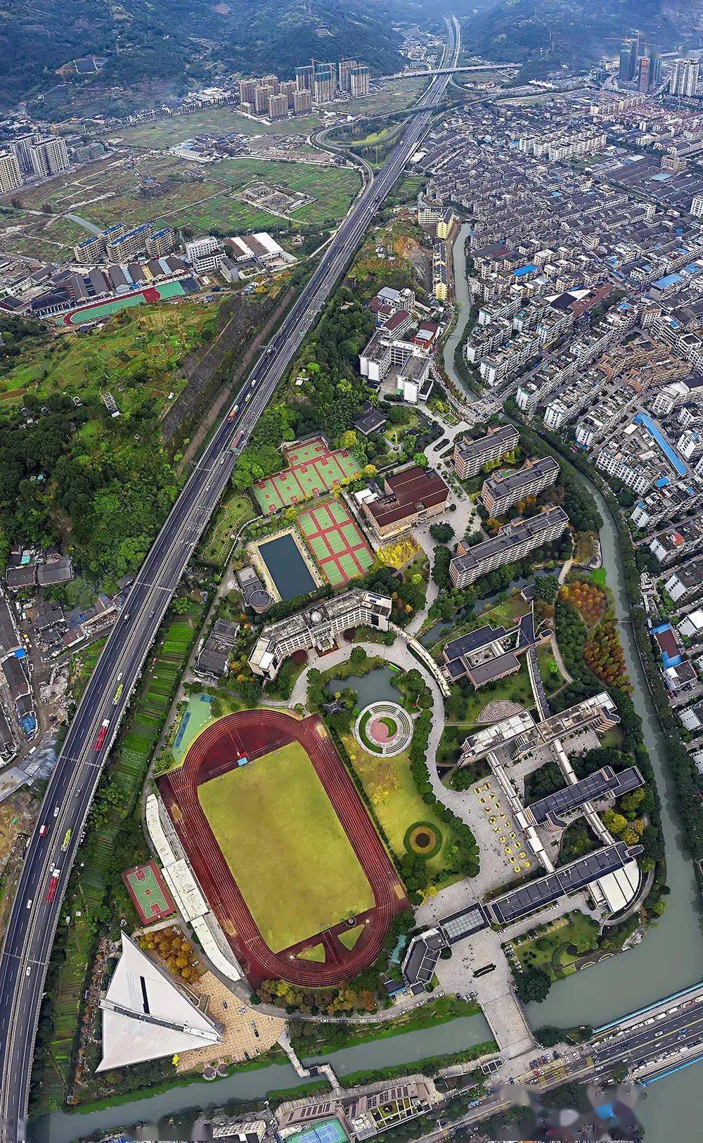 瑞安90岁老师捐出百万自己住不到60平的房子