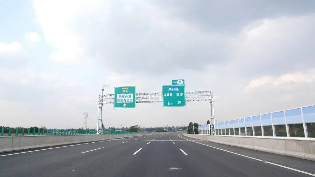 通车时间越来越近成都天府国际机场高速公路主线试跑成功