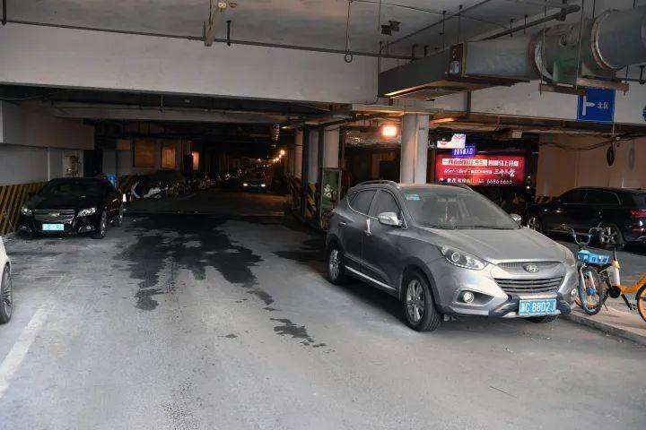 如何把车开进地下停车场 6b8fe83bd9314ee48bb9e71c7a5d6941.jpeg