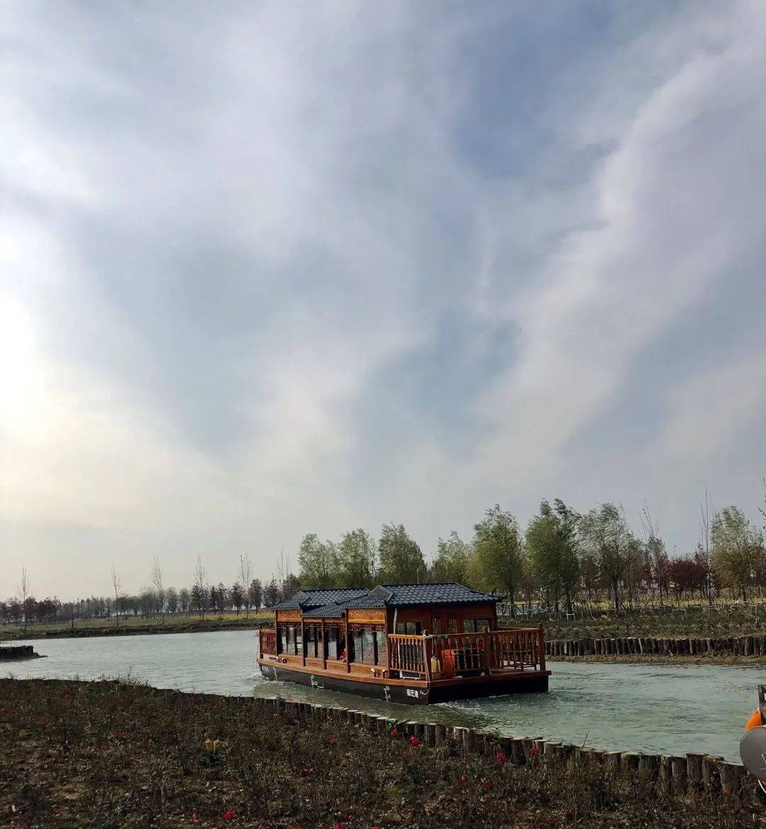 一起来成子湖旅游度假区 乘船游湖 转自:江苏省泗阳成子湖旅游度假区