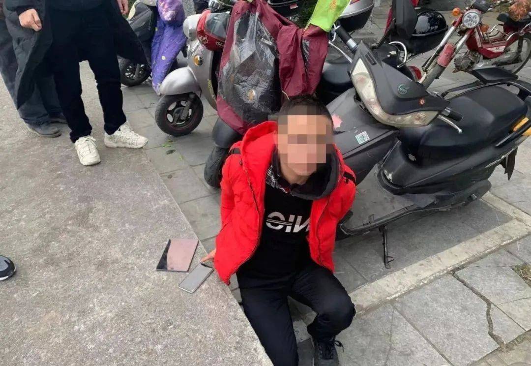 凌晨,桂林一独居女子遭遇"外卖员"持刀入室抢劫,威胁不给钱就要人命!