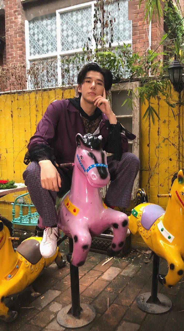 手机壁纸王安宇