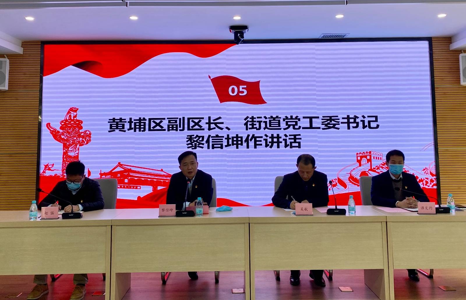 黎信坤也希望在座社区新一届党组织委员会要珍惜联
