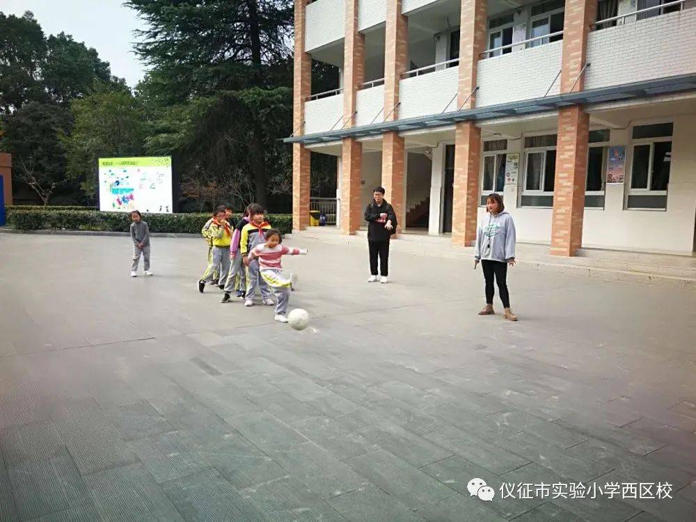 学校特色运动:“校长杯”校园足球联赛圆满举行:xingkong体育官网登录(图6)
学校特色运动:“校长杯”校园足球联赛圆满举行:xingkong体育官网登录(图6)