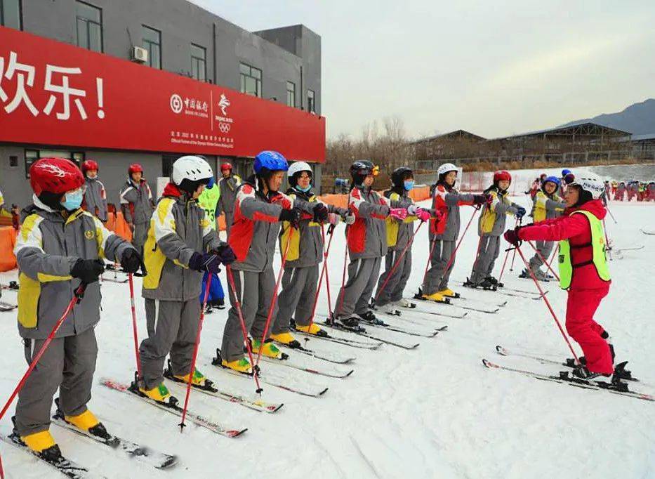 冰雪进校园助力冬奥会