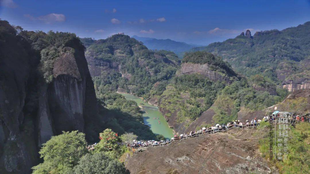 天游峰 武夷山【雪阳印记 濒临悬崖万仞巅 人在画中身悬空