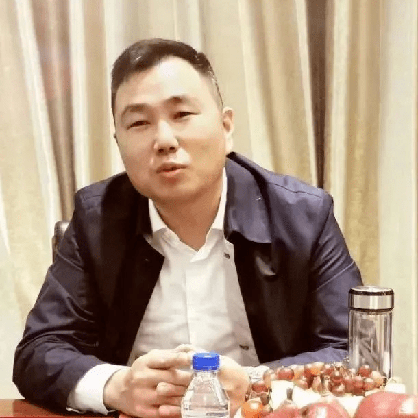 辽宁省山东商会会长李大利(左)吉林省山东商会会长张浮升(右)黑龙江省
