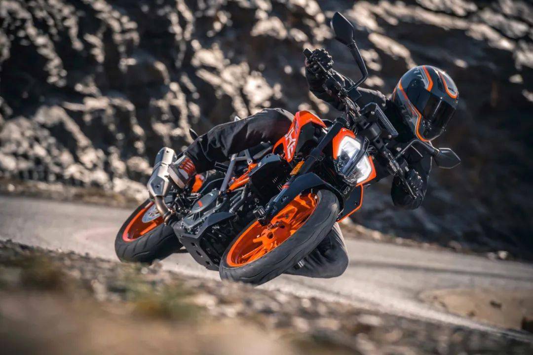 60hp马力的ktm490duke将在2022年开始量产成为500cc级别中最爆车型