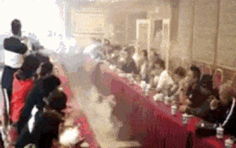 搞笑gif: 是时候表演真正的技术了_手机搜狐网