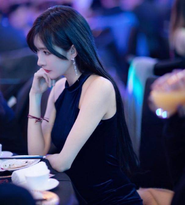 斗鱼背景最硬的女主播"邮件门"王羽杉,才封几天就复播了