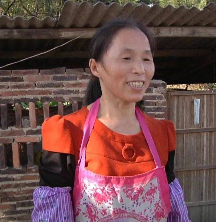 绾㈣敺钖囨儏娣辨偁鎮犳_大龟甲师孙绾绾的图片