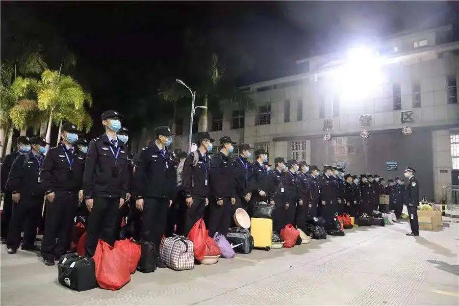 西双版纳人口2021普查_2021年西双版纳泼水节(3)